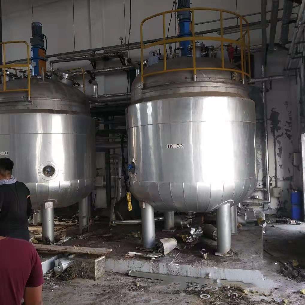 河北化工廠處理數臺30噸不銹鋼反應釜搪瓷反應釜